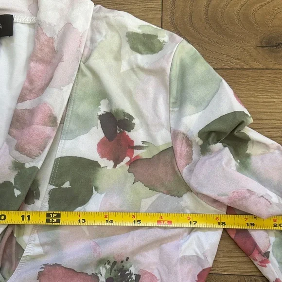 ST. JOHN Pink Floral Print Jersey Women’s Medium 3/4 Sleeve Blouse - Picture 4 of 9